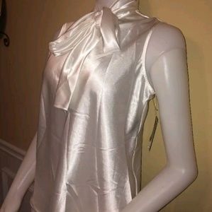 Sleeveless Nine West Top.